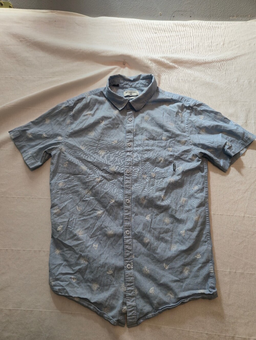 Billabong Men's Tailored Fit Stretch Short Sleeve Button-Up Shirt Medium